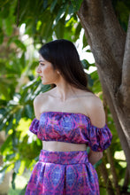 Load image into Gallery viewer, DOSCOPE | Off-Shoulder Crop Top
